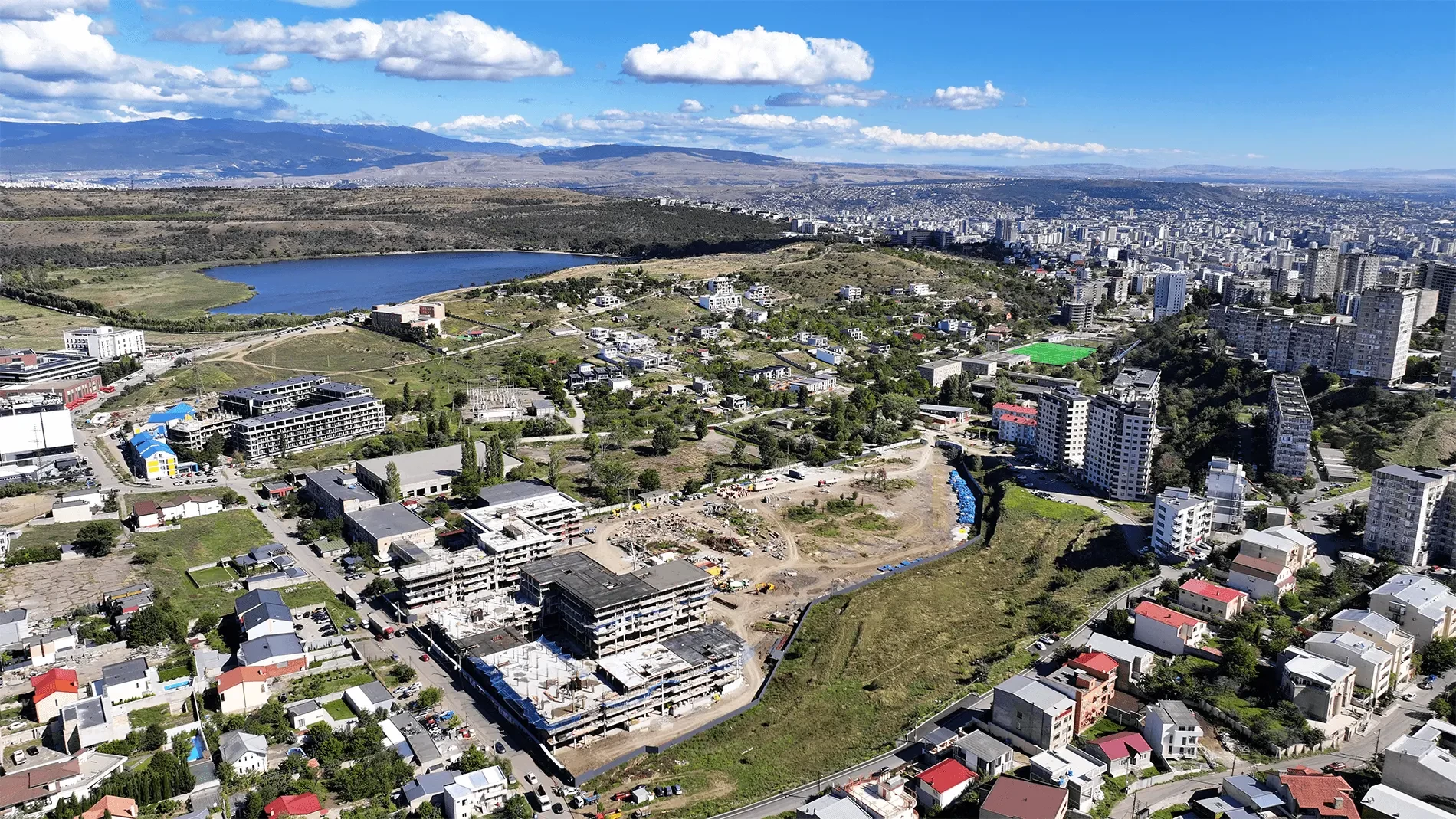 ახალი თანამედროვე საცხოვრებელი კომპლექსი